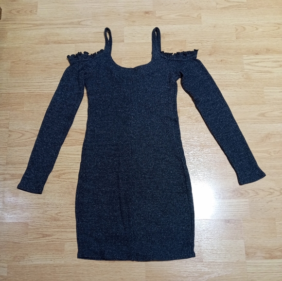 Hollister cold shoulder bodycin dress.  EUC.  SIZE XS - Picture 4 of 9